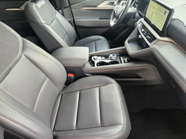 Used 2025 Ford Explorer Active w/ Active Comfort Package RWD image 15