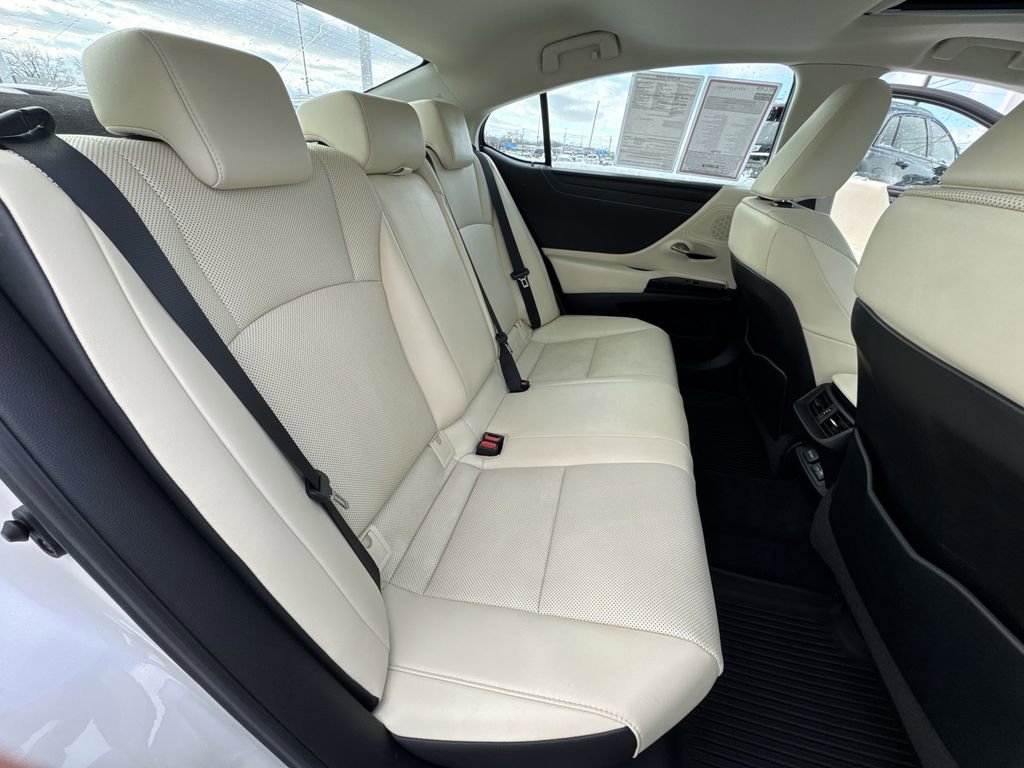 Used 2022 Lexus ES 300h w/ Premium Package image 25