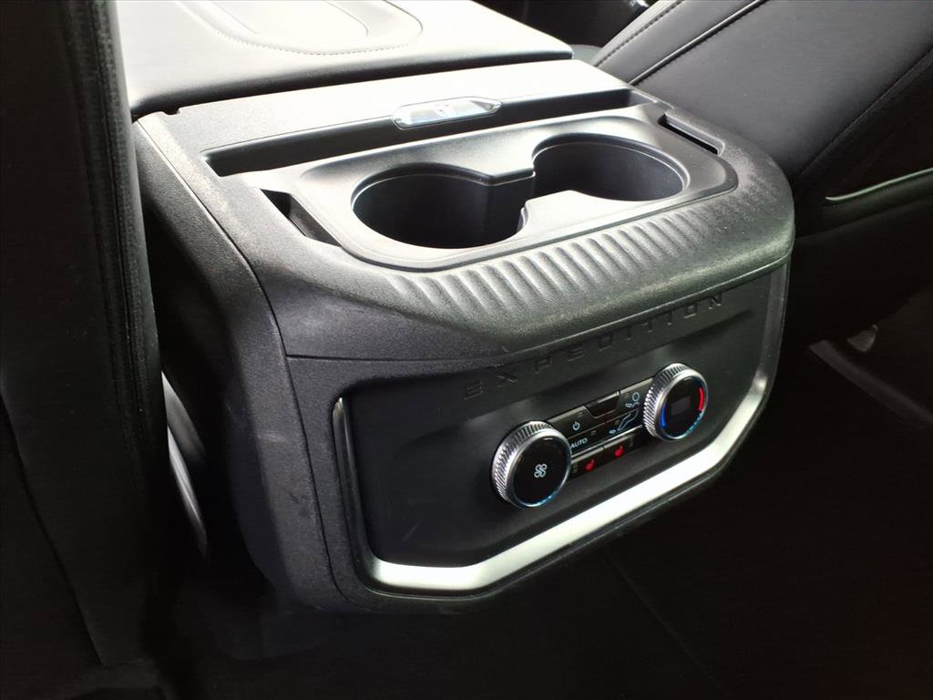 Used 2025 Ford Expedition Platinum image 15