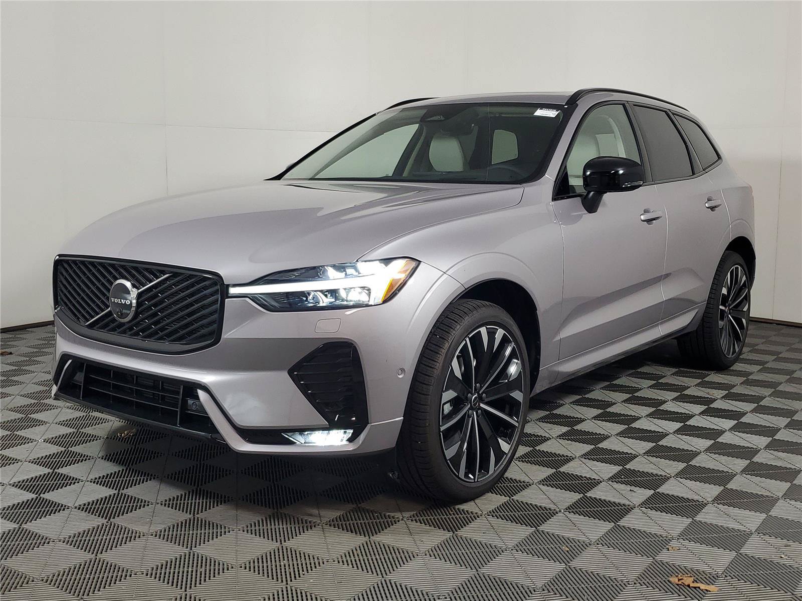 New 2026 Volvo XC60 B5 Ultra w/ Protection Package Premier AWD/4WD image 3