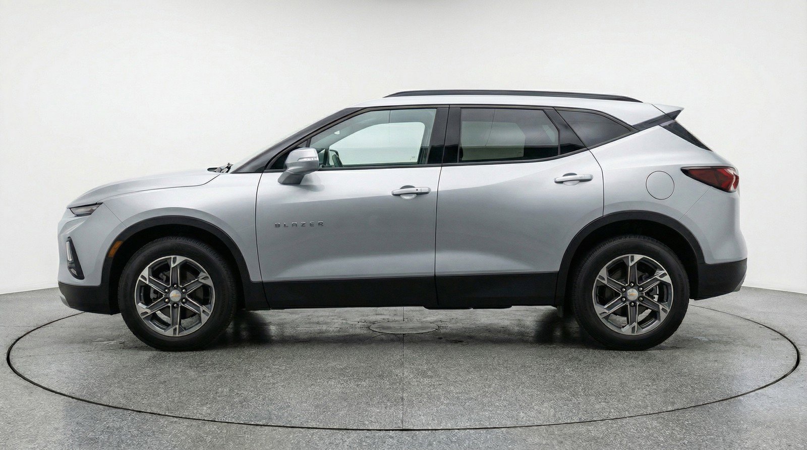 Used 2025 Chevrolet Blazer LT FWD image 5