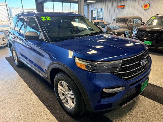 Used 2022 Ford Explorer XLT w/ Equipment Group 202A image 2