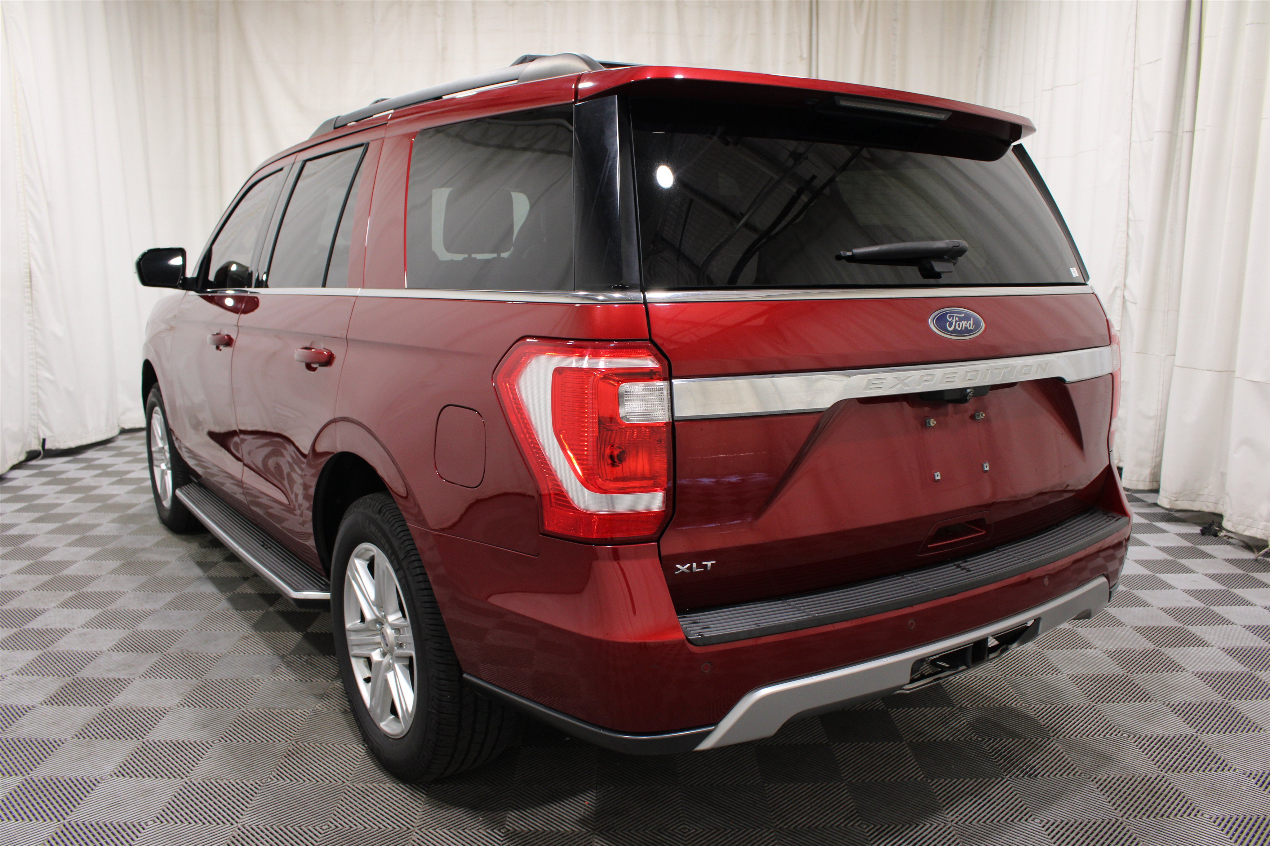 Used 2018 Ford Expedition XLT w/ Equipment Group 202A AWD/4WD image 35