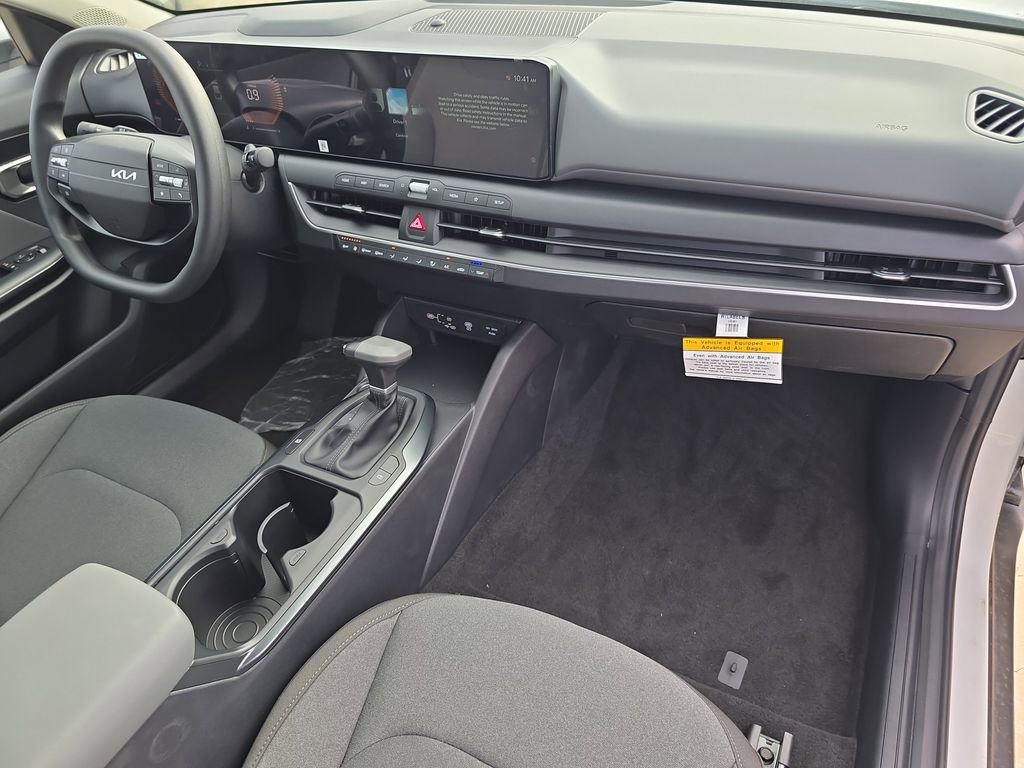 New 2025 Kia K4 LXS image 13