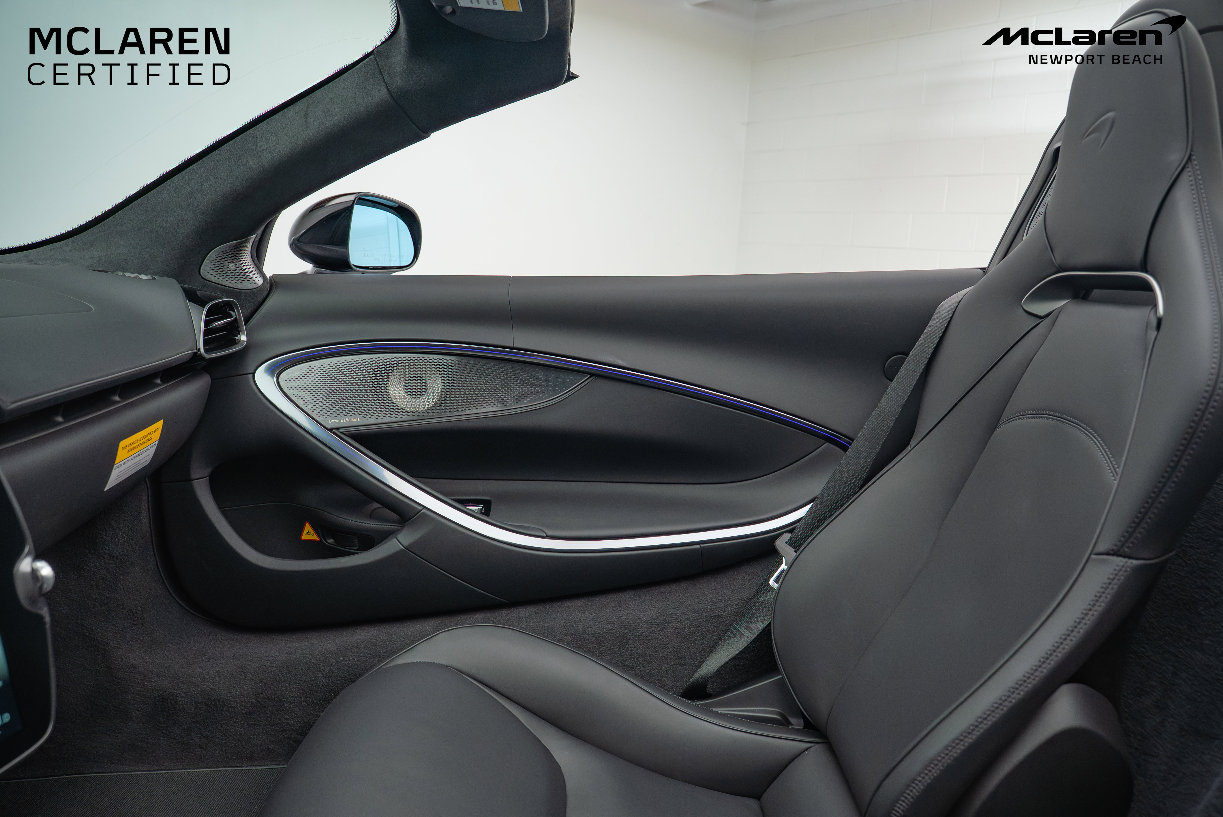 Used 2025 McLaren Artura Spider image 31