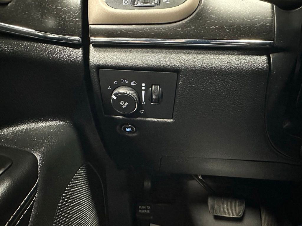 Used 2015 Jeep Grand Cherokee Limited AWD/4WD image 18