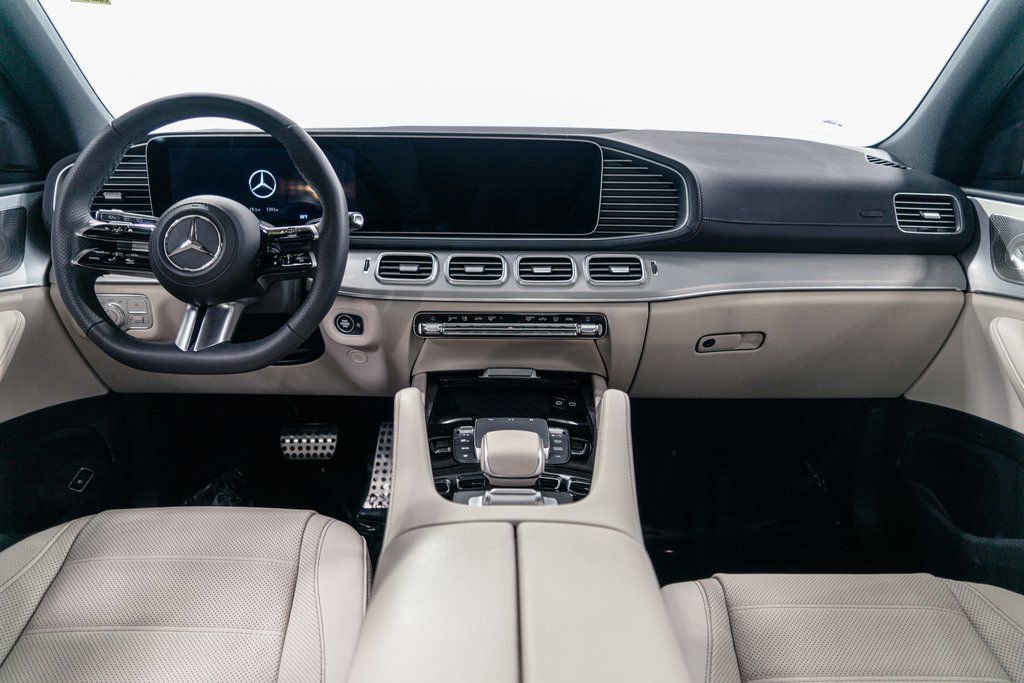 Used 2024 Mercedes-Benz GLS 450 4MATIC image 27