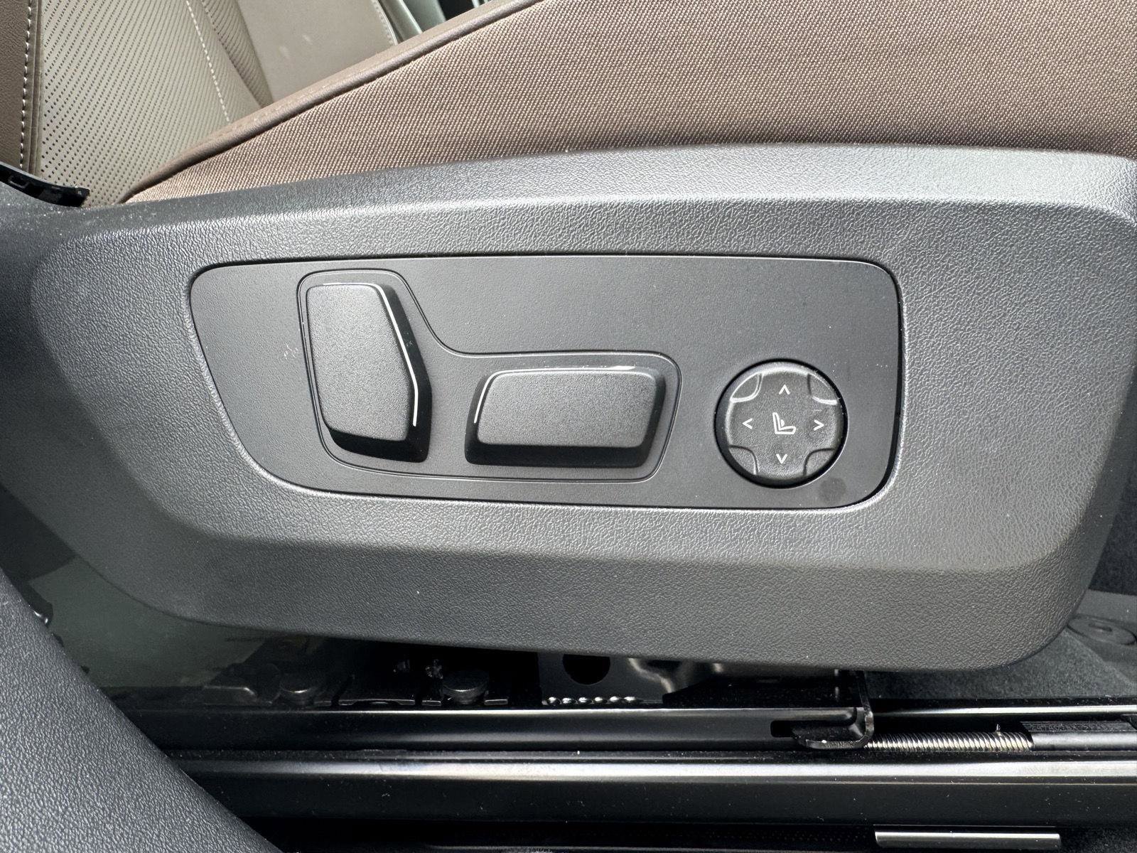 Used 2025 BMW X3 xDrive30i w/ Premium Package image 32