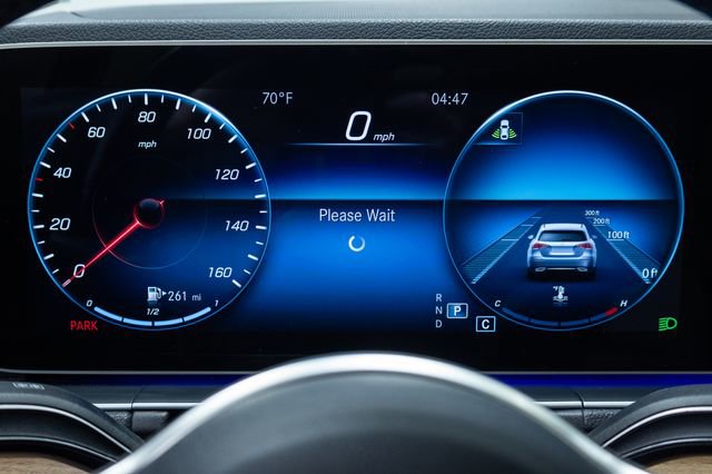 Used 2022 Mercedes-Benz GLE 350 4MATIC w/ Premium Package image 2