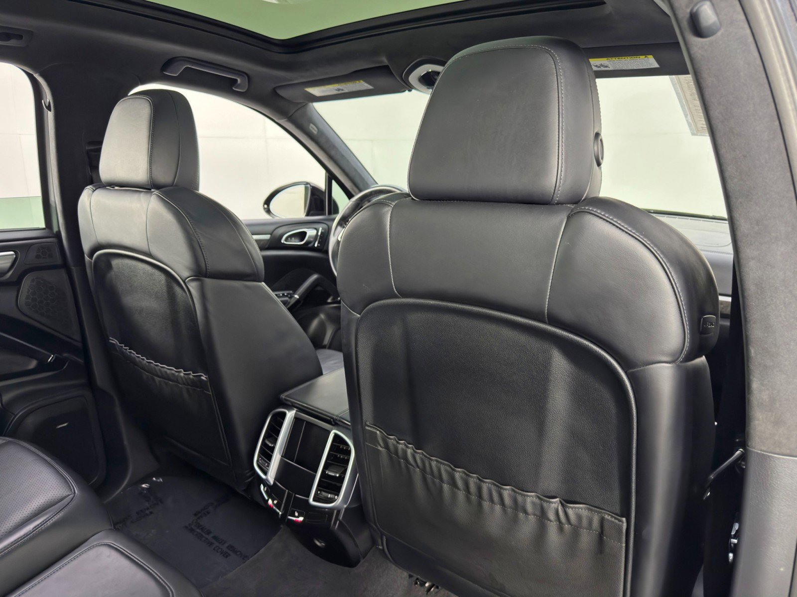 Used 2017 Porsche Cayenne Turbo image 36