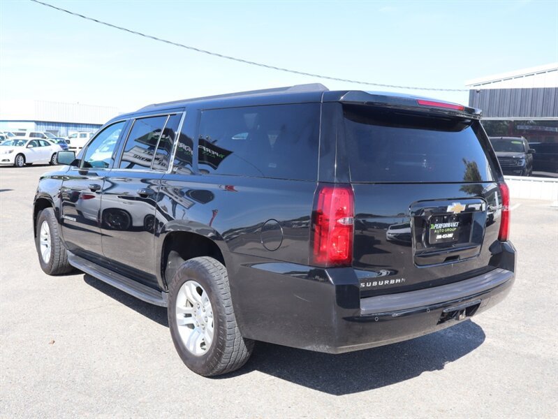 Used 2018 Chevrolet Suburban LT w/ Luxury Package AWD/4WD image 5
