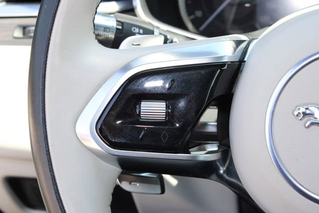 Used 2022 Jaguar XF SE image 18