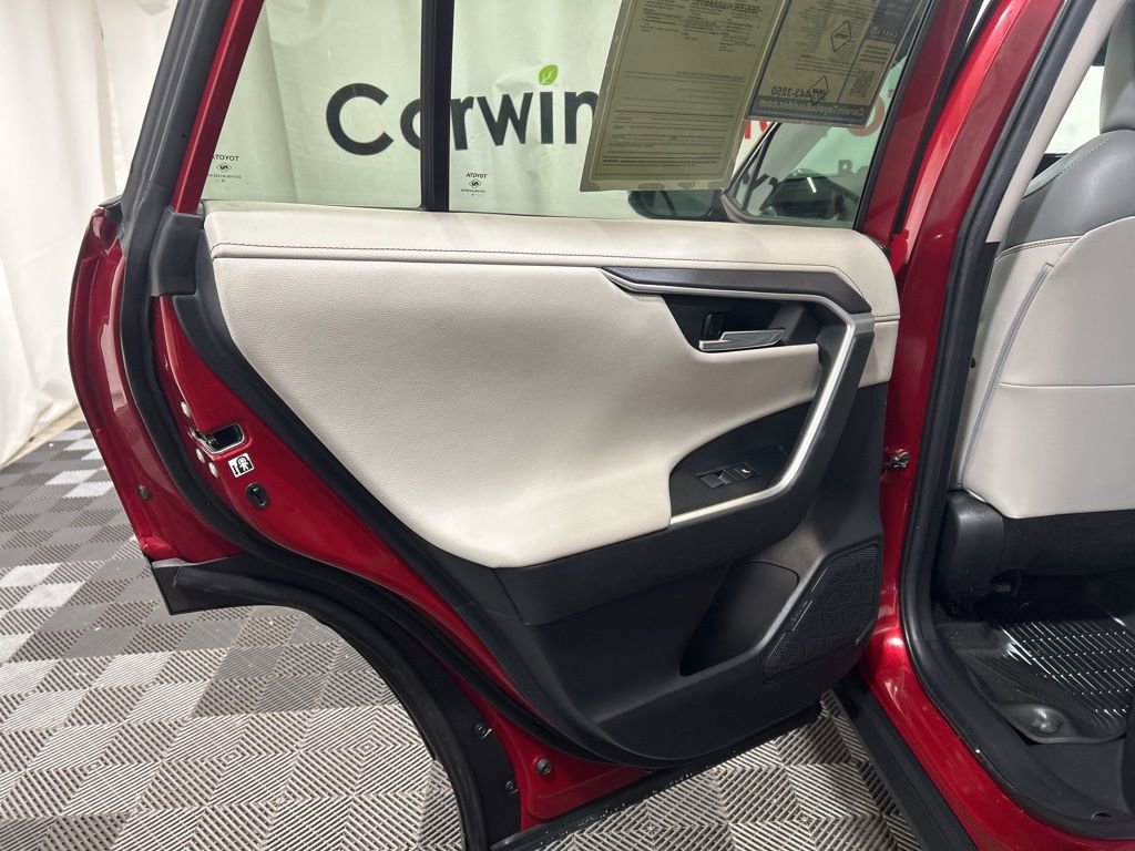 Used 2020 Toyota RAV4 Limited AWD/4WD image 18