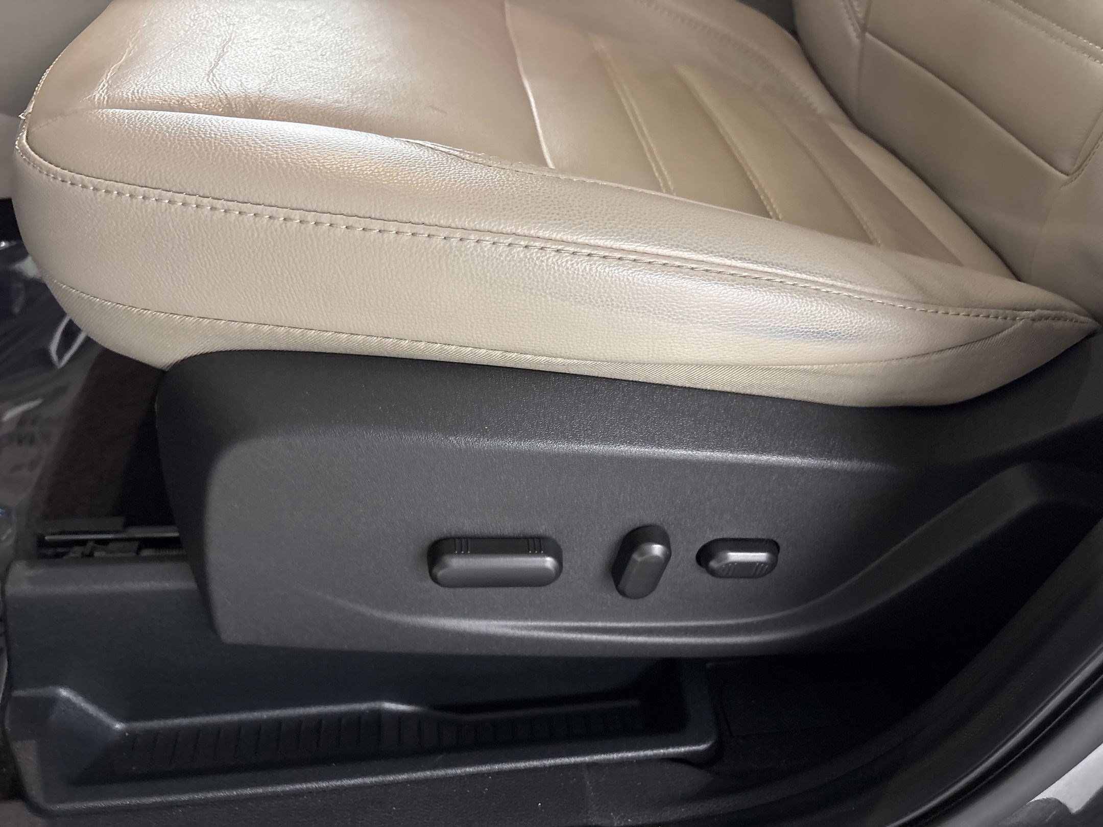 Used 2018 Ford Escape Titanium FWD image 14