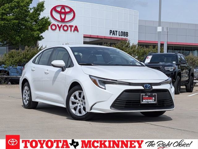 Used 2025 Toyota Corolla LE FWD image 1