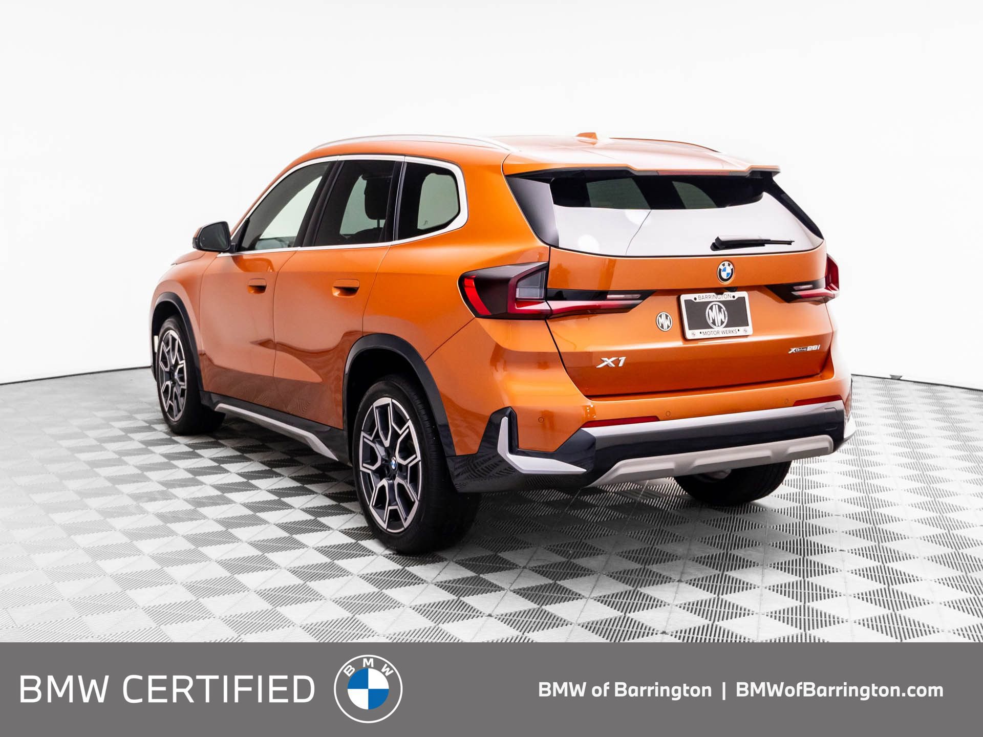 Certified 2025 BMW X1 xDrive28i AWD/4WD image 3