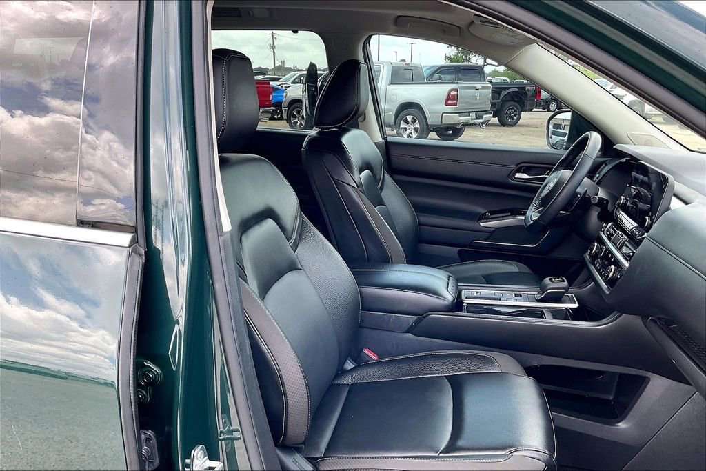 Used 2024 Nissan Pathfinder SL w/ SL Premium Package image 30