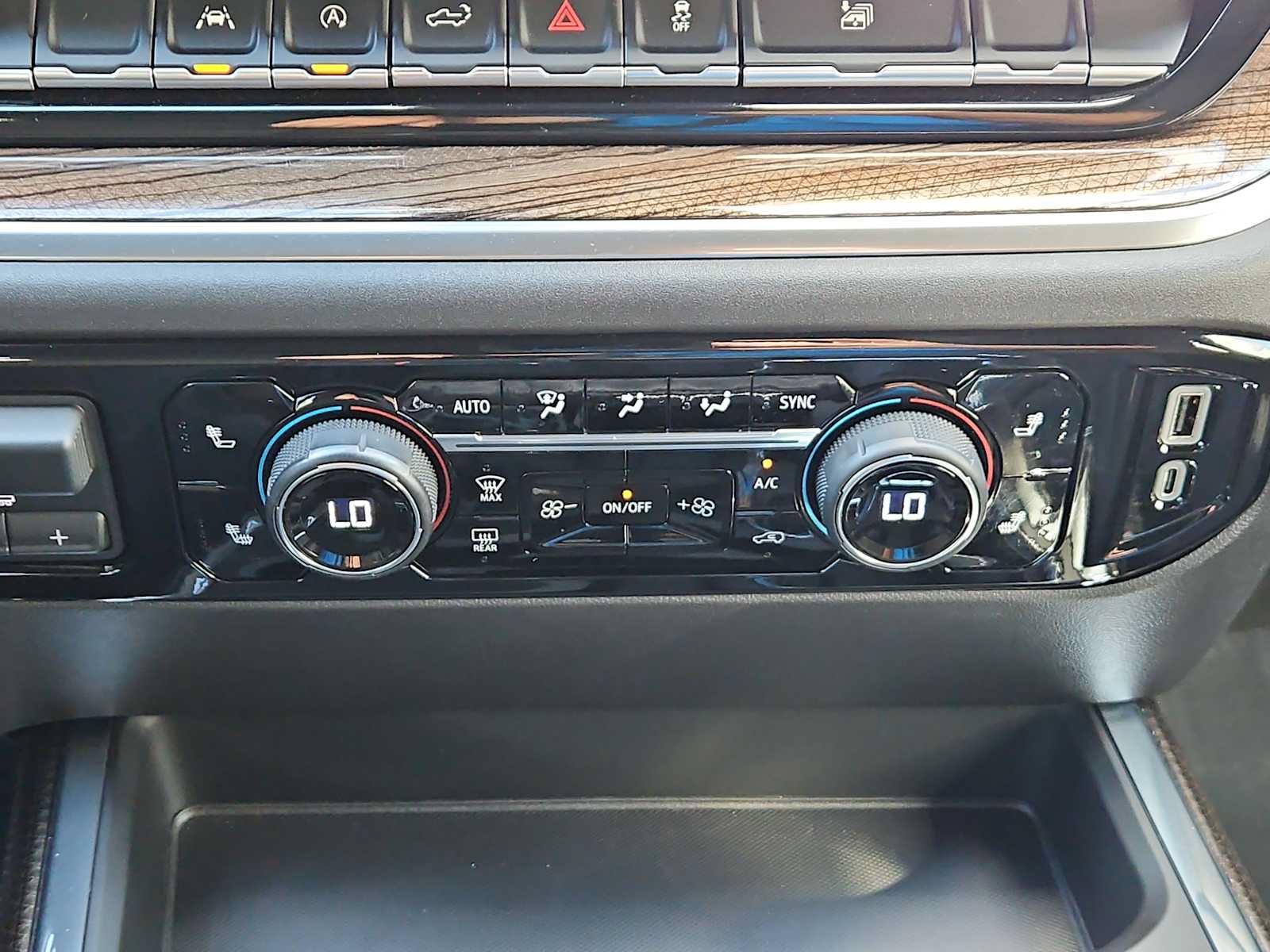 Used 2025 Chevrolet Silverado 1500 LT AWD/4WD image 16