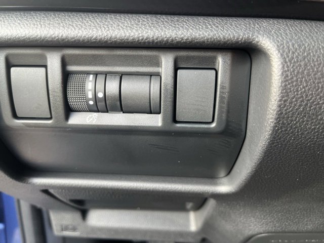 Used 2025 Subaru Crosstrek 2.0i image 21