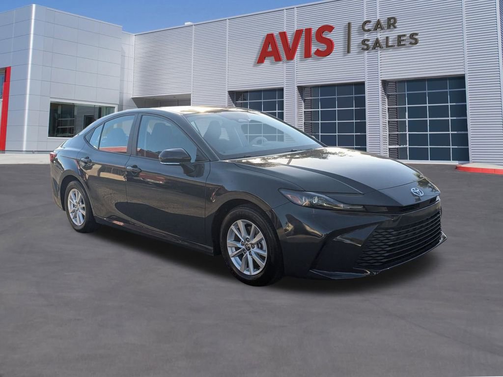 Used 2025 Toyota Camry LE image 3