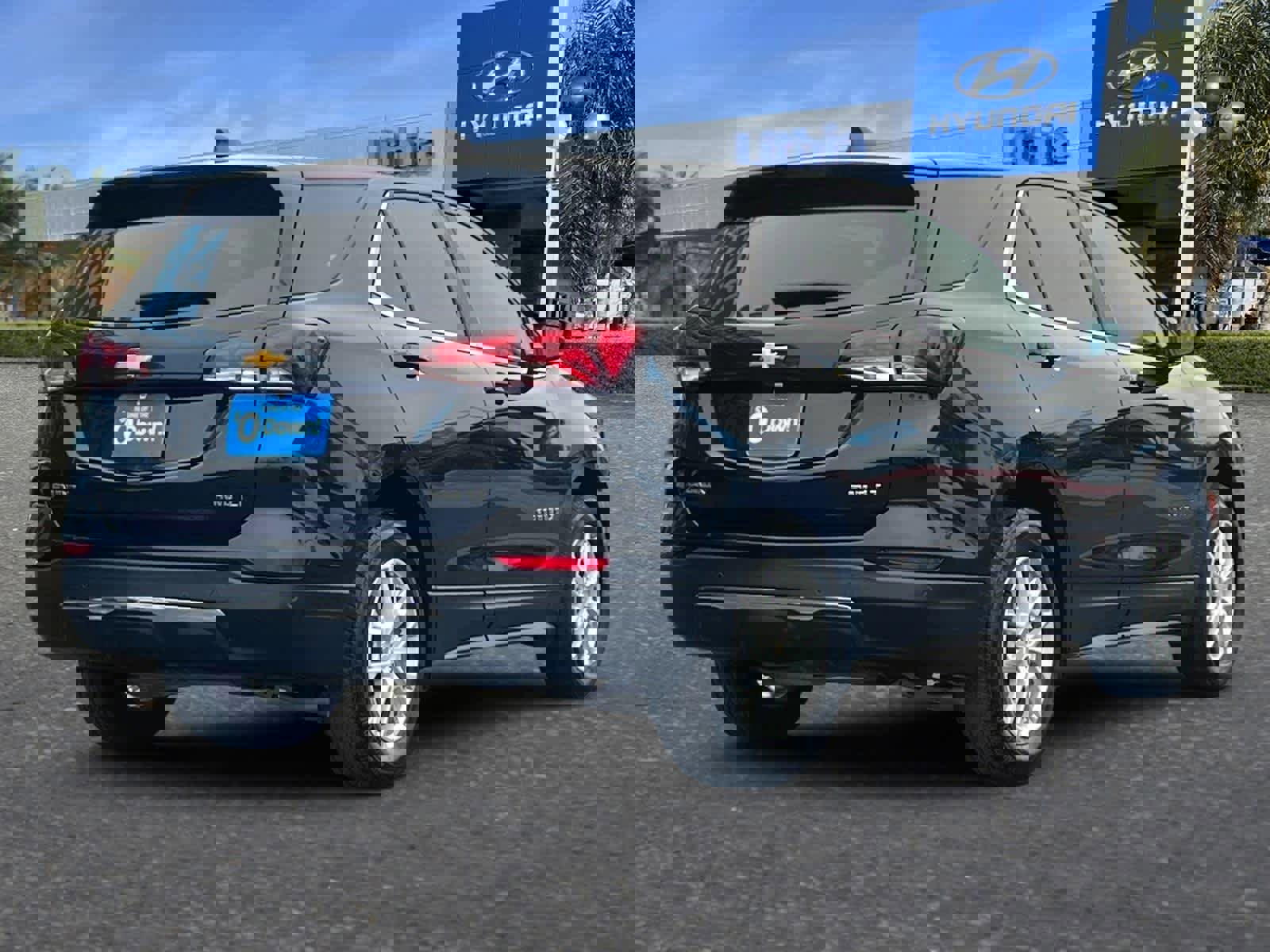 Used 2024 Chevrolet Equinox LT image 2