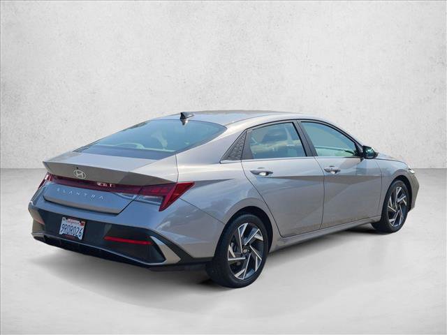 Used 2025 Hyundai Elantra SEL FWD image 5