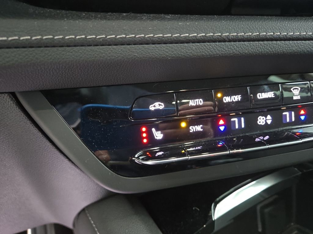 Certified 2023 Buick Envision Preferred w/ Sport Touring Package image 25