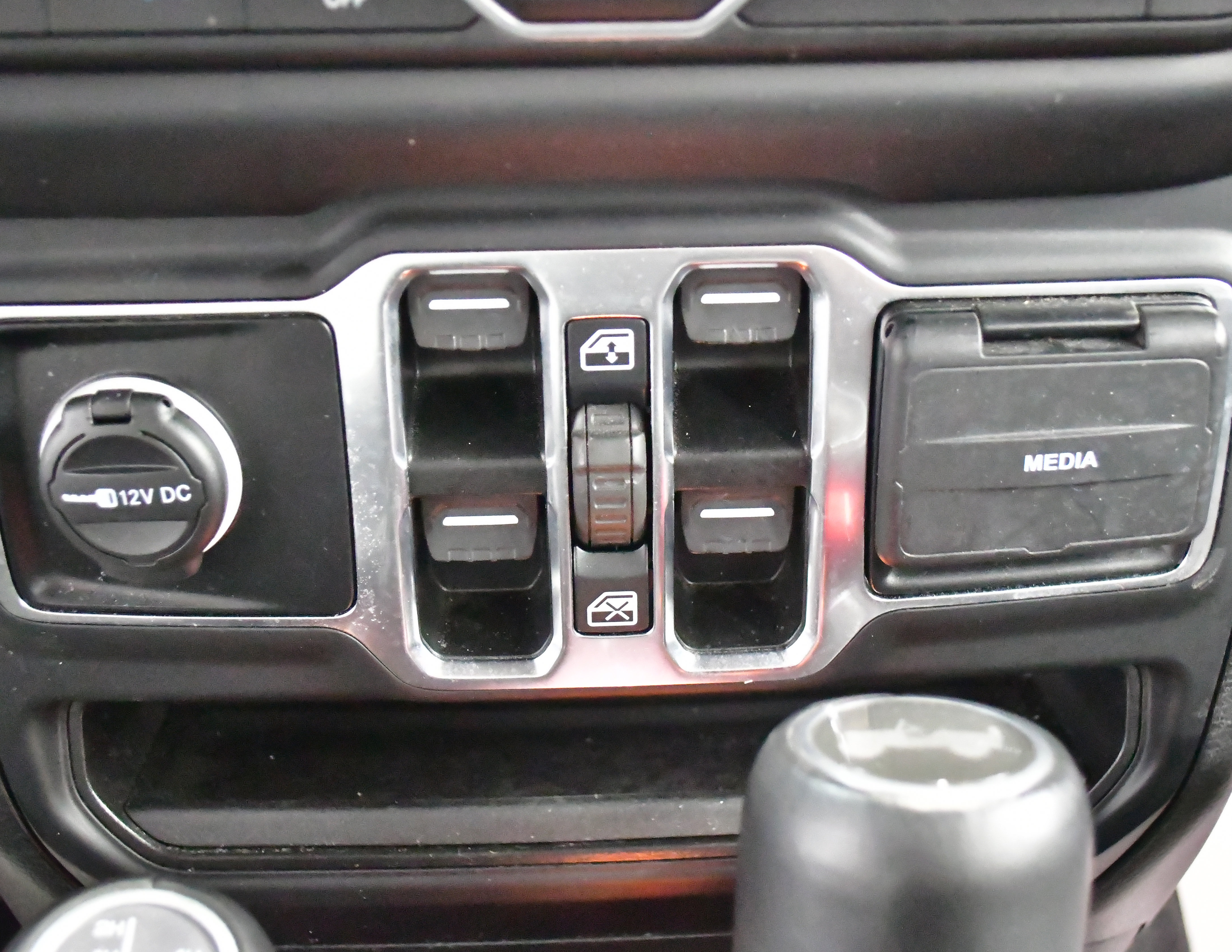 Used 2023 Jeep Wrangler Unlimited Sahara w/ Cold Weather Group AWD/4WD image 27
