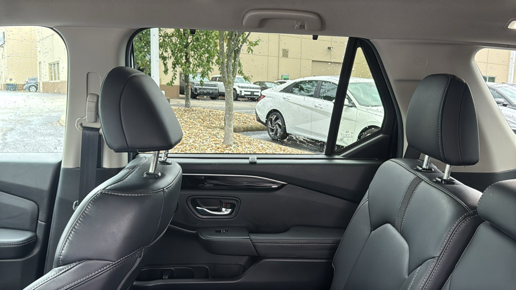Used 2025 Honda Pilot EX-L image 28