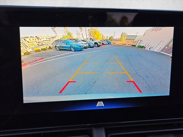 Used 2025 Chevrolet Trax LT FWD image 13