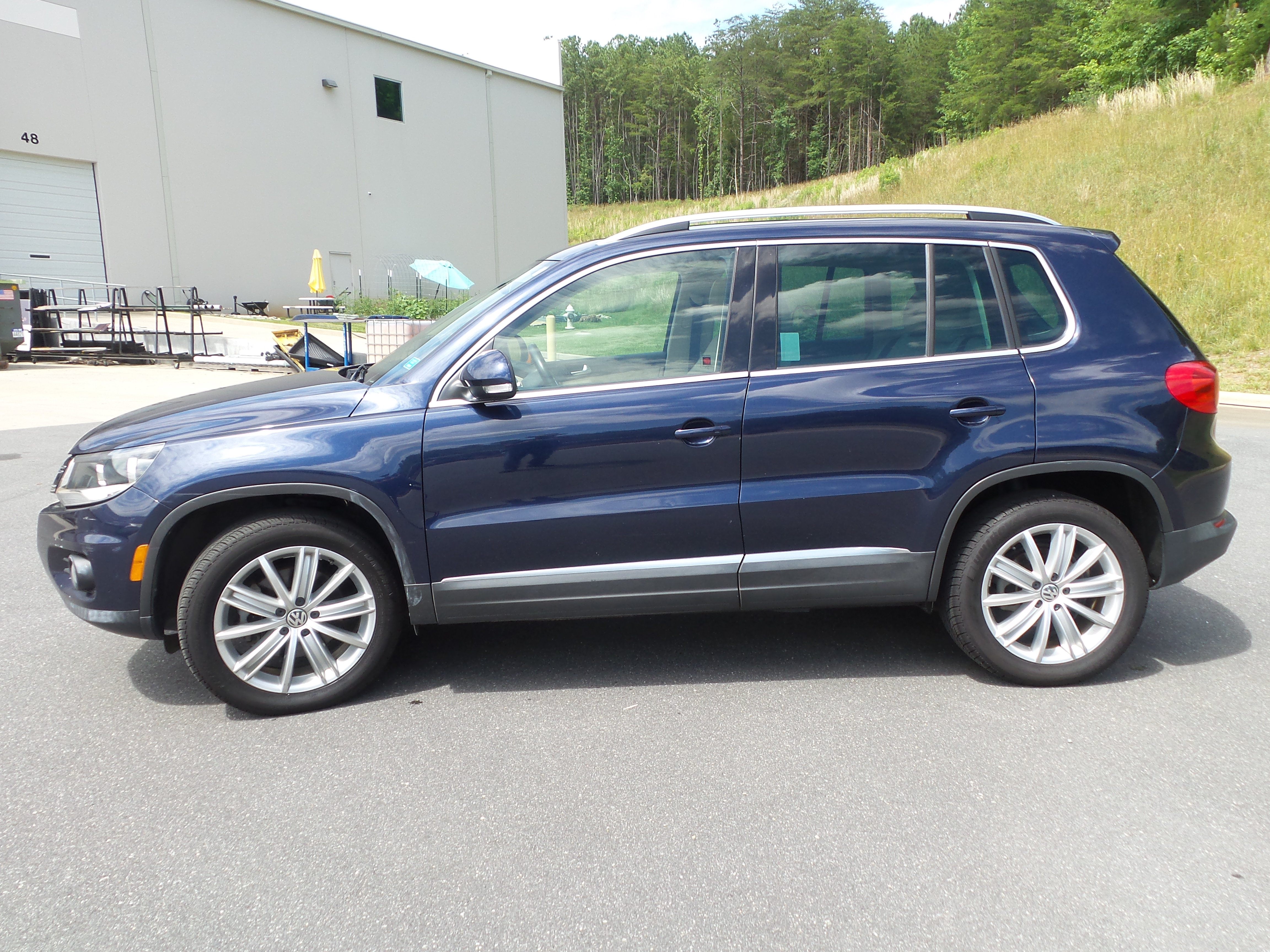 Used 2015 Volkswagen Tiguan SEL FWD image 2