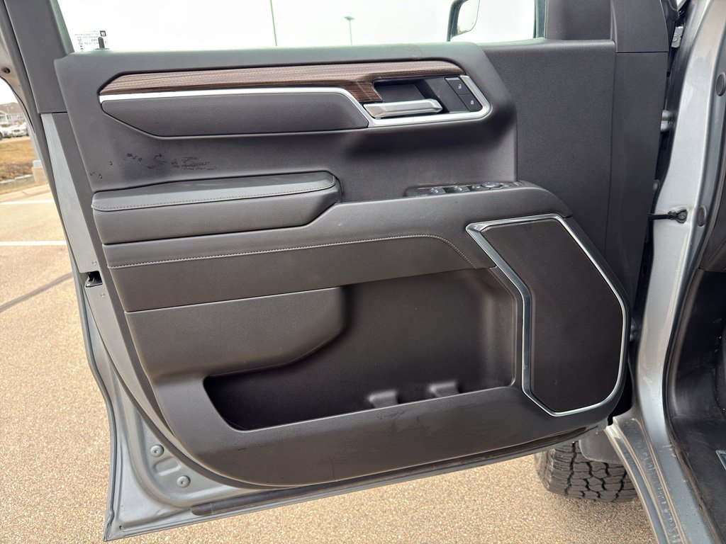 Used 2025 Chevrolet Silverado 1500 LT AWD/4WD image 13