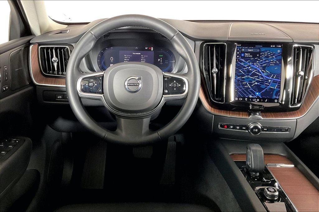 Used 2023 Volvo XC60 T8 Plus AWD/4WD image 4