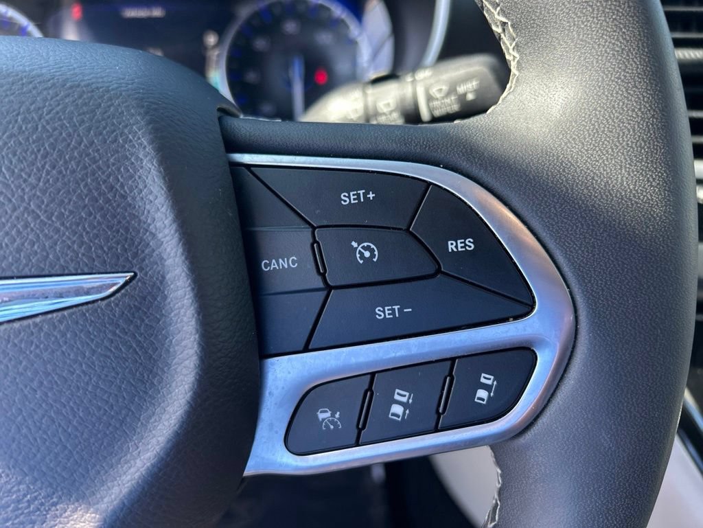 Used 2024 Chrysler Pacifica Touring-L FWD image 45