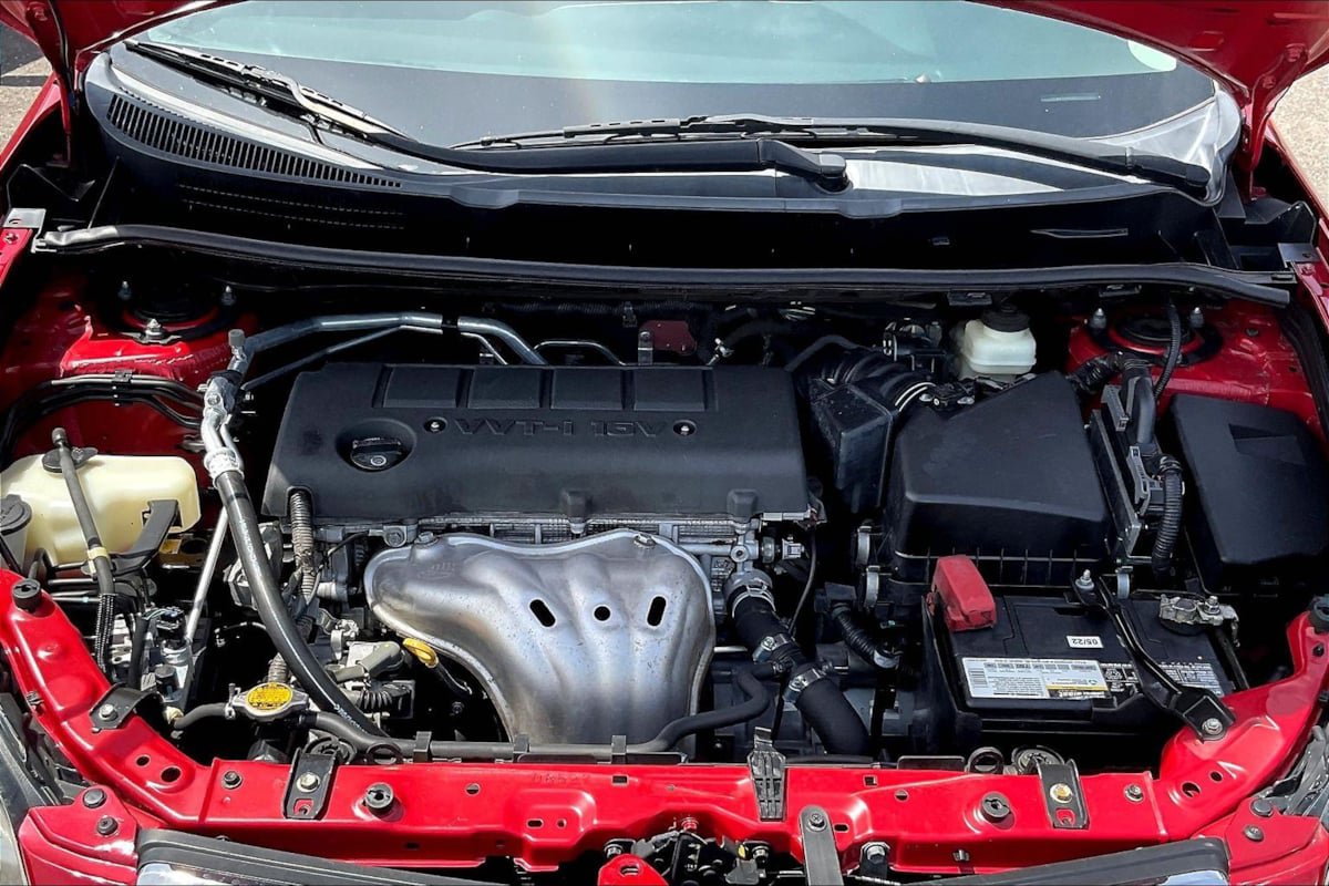 Used 2010 Pontiac Vibe w/ Preferred Package FWD image 27