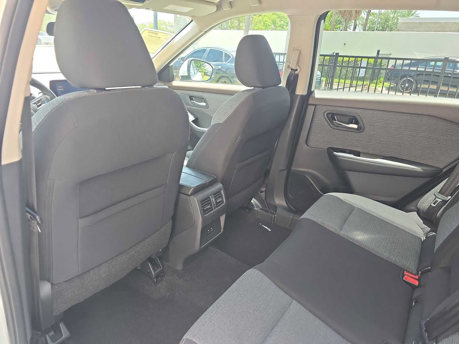 Used 2021 Nissan Rogue SV FWD image 10