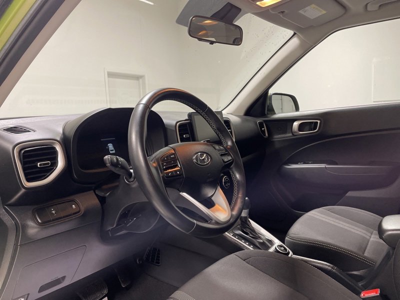 Used 2023 Hyundai Venue SEL image 20