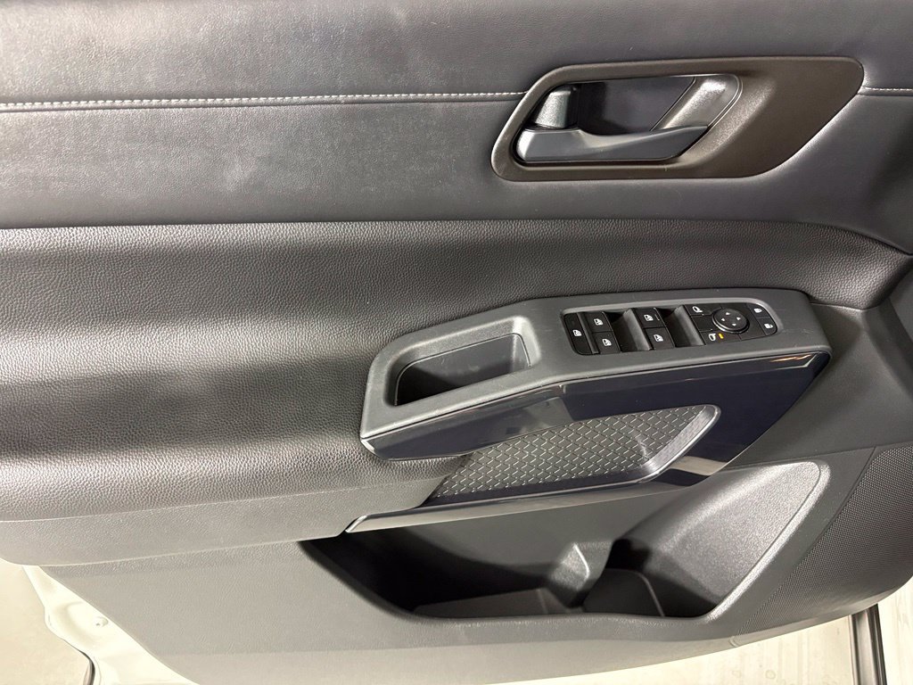 Used 2024 Nissan Pathfinder SV FWD image 19