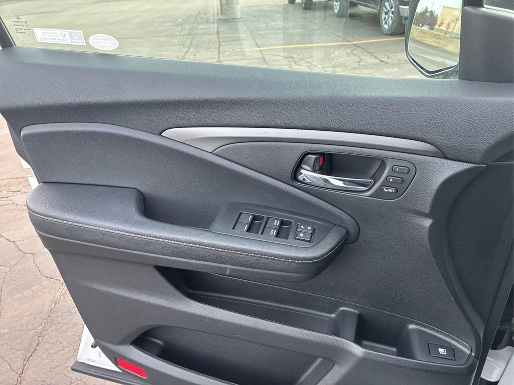 Certified 2024 Honda Ridgeline RTL image 17