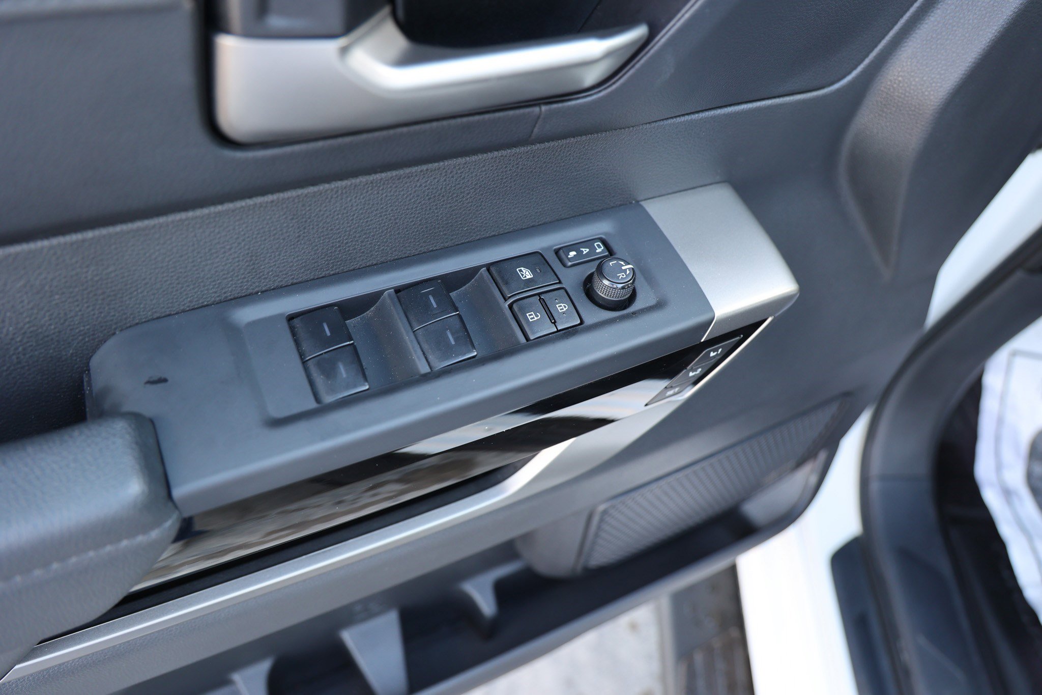 Used 2025 Toyota Tundra Limited image 36