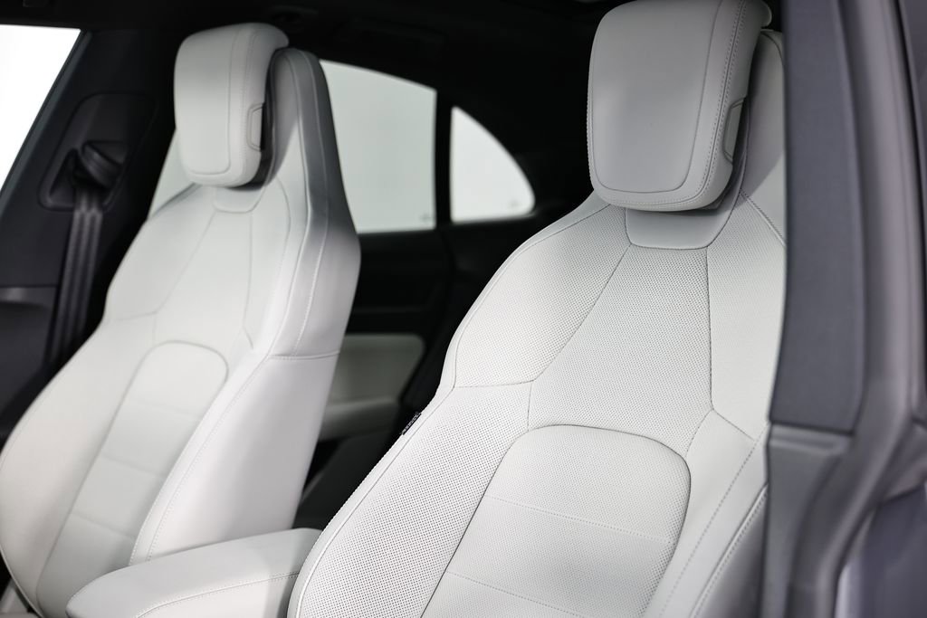 New 2026 Porsche Macan 4 Electric image 23