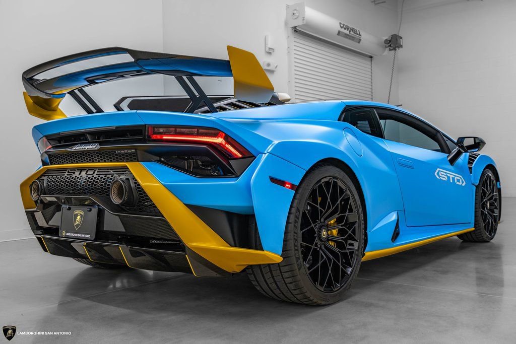 Used 2022 Lamborghini Huracan STO image 6
