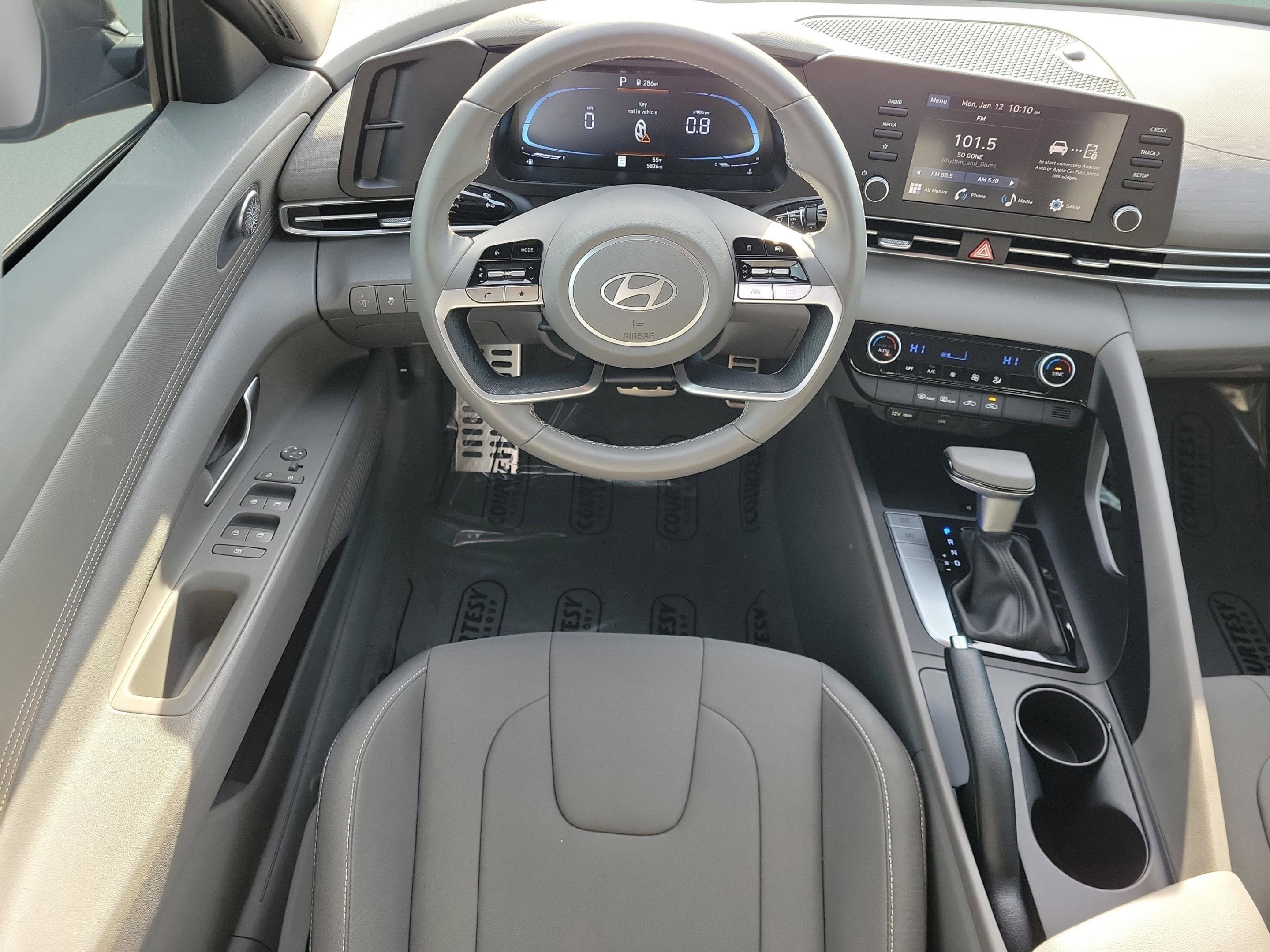 Used 2025 Hyundai Elantra Sport image 9