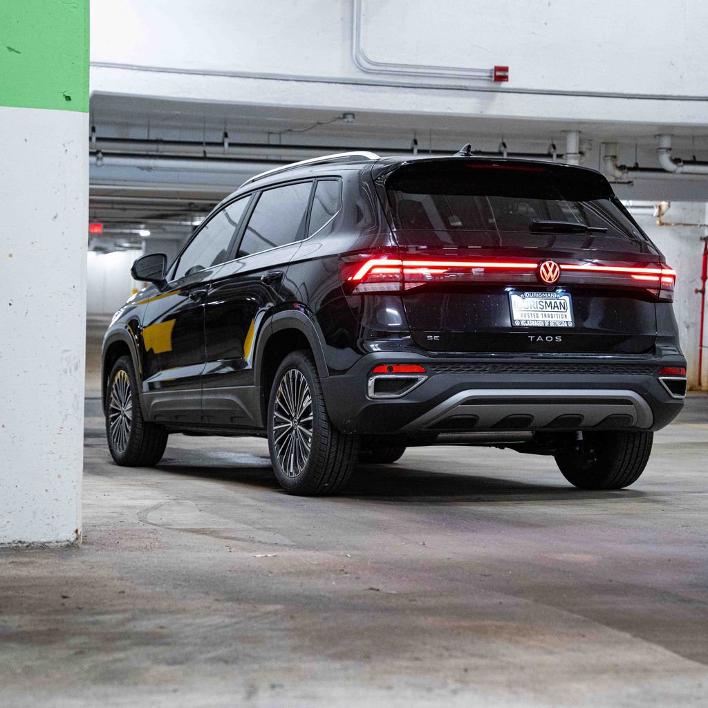 New 2026 Volkswagen Taos SE FWD image 5