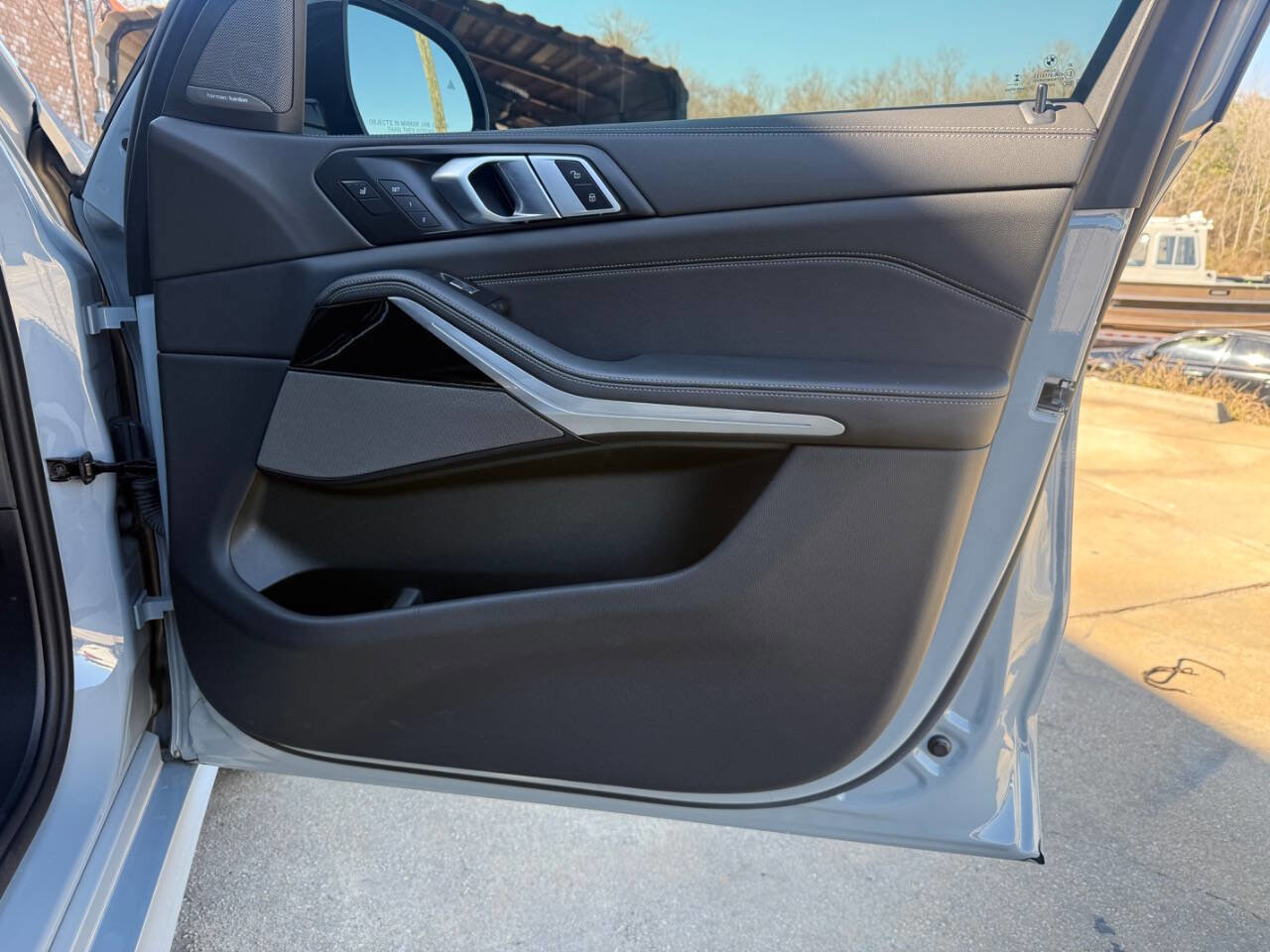 Used 2024 BMW X7 xDrive40i w/ Executive Package image 33