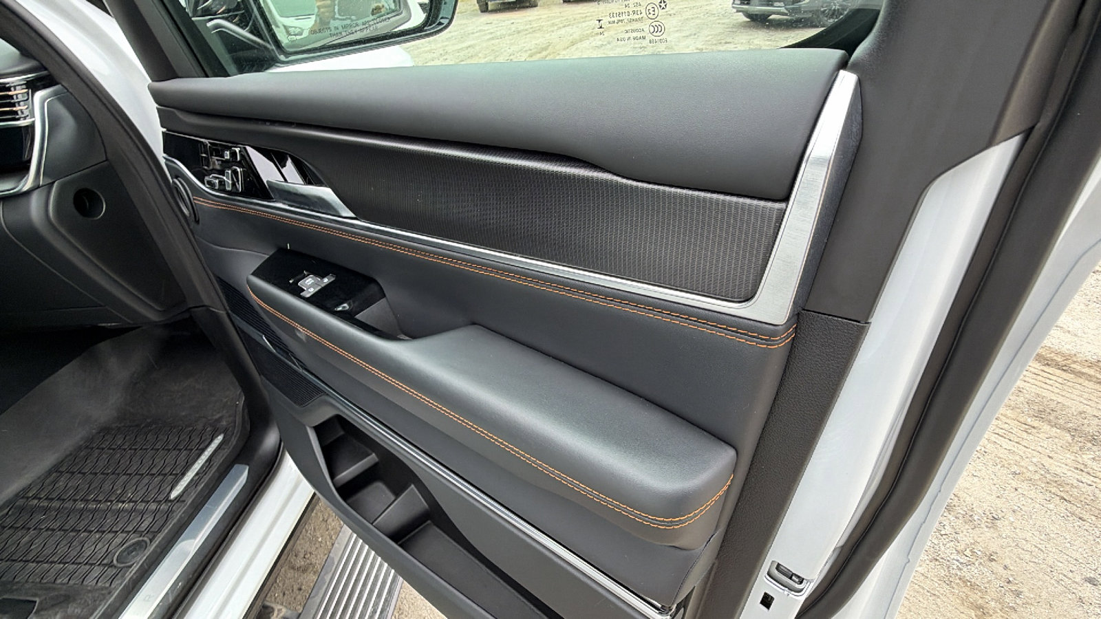 Used 2025 Jeep Grand Wagoneer Series III w/ Rear Seat Video Group 1 AWD/4WD image 19
