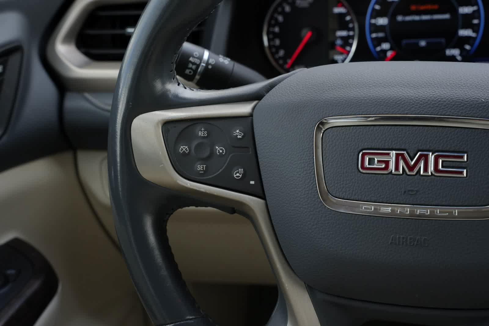 Used 2022 GMC Acadia Denali w/ Denali Ultimate Package FWD image 10