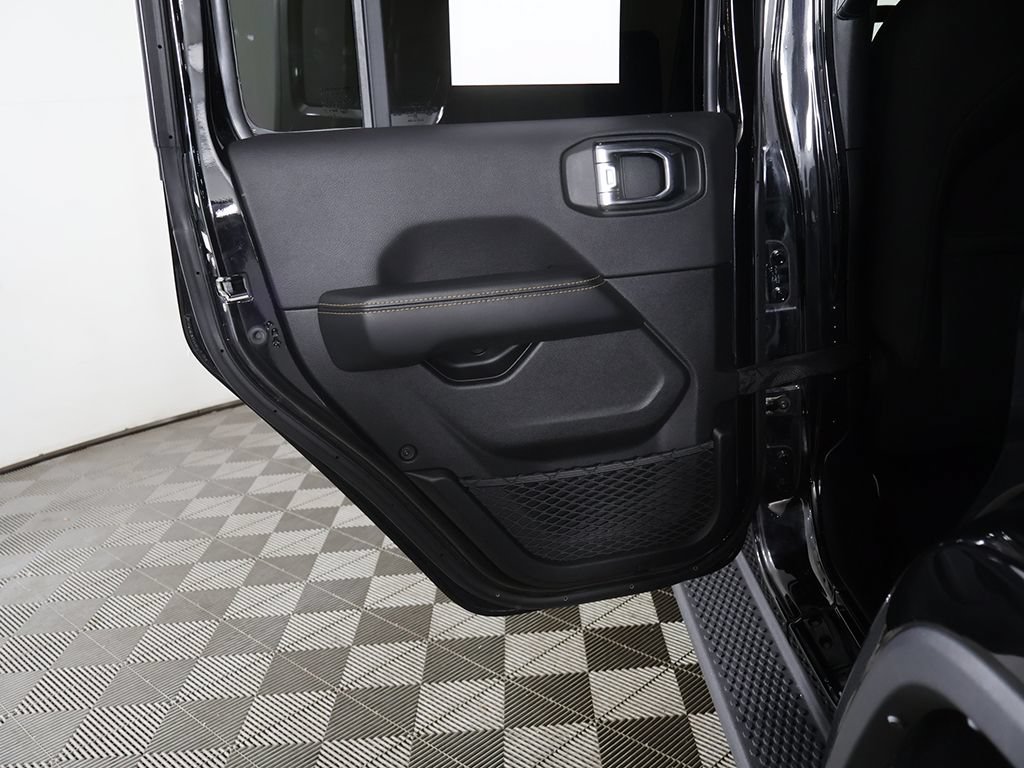 Used 2024 Jeep Wrangler Unlimited Sahara w/ Technology Group AWD/4WD image 23