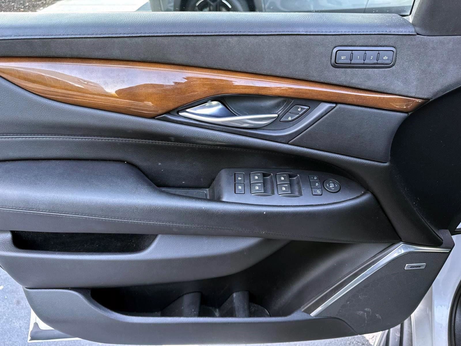 Used 2019 Cadillac Escalade ESV Premium Luxury image 7