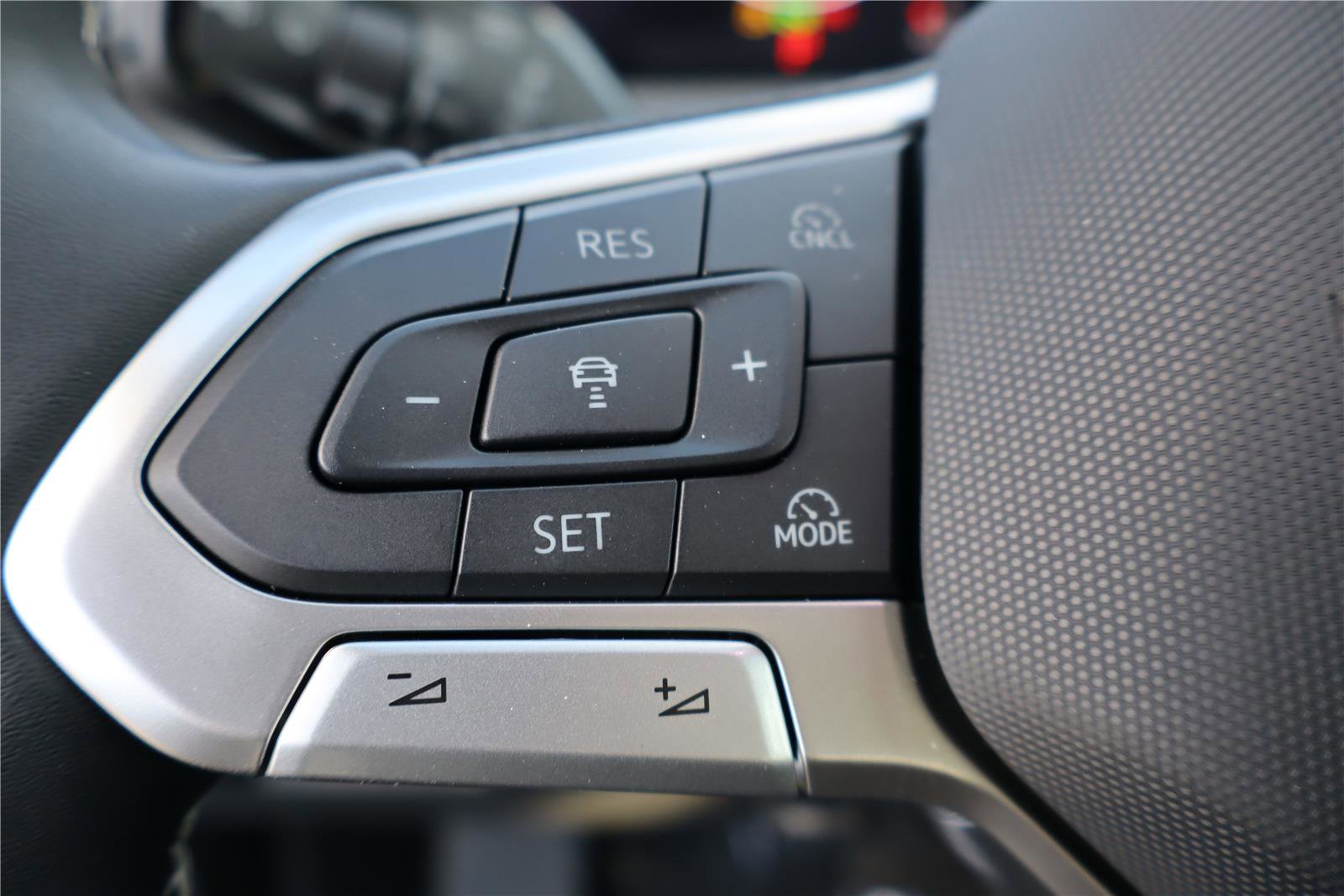 New 2026 Volkswagen Tiguan SE image 16